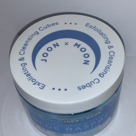 June X Moon Blue Raspberry Exfoliating Cubes - Picture 3 of 6